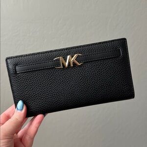 NWOT - Michael Kors Reed Large Bifold Pebbled Leather Thin Snap Wallet Black